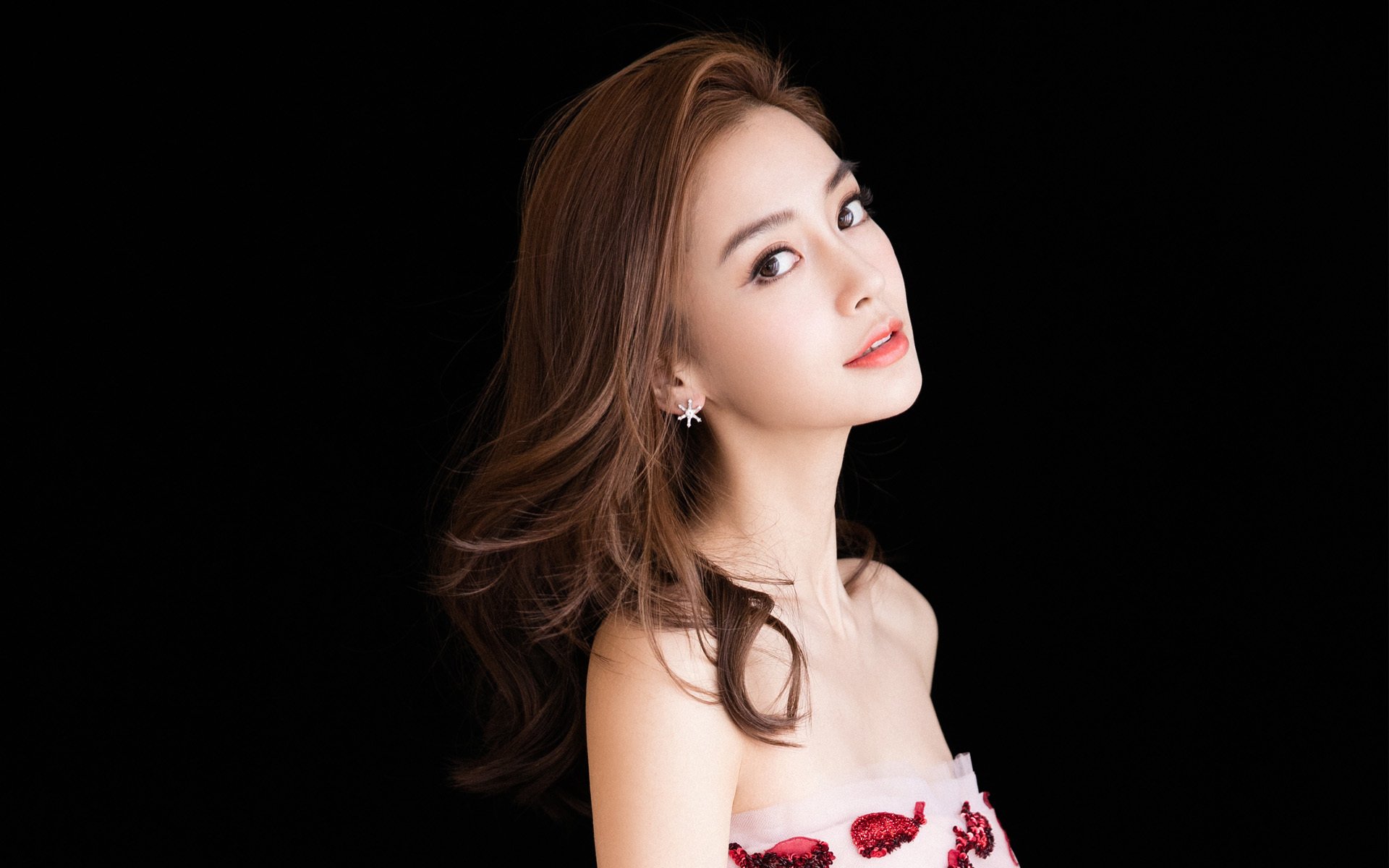 特色足球文化旅游周成为城市文化品牌的重要组成部分，足球文化设计